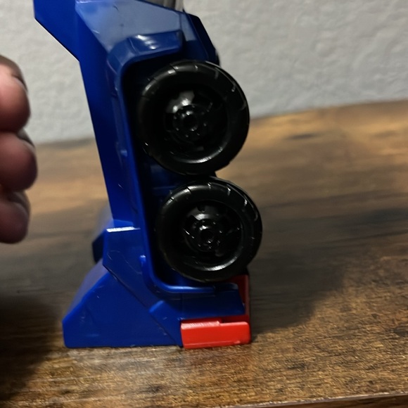 Optimus Prime- Transformers Red and Blue - Picture 9 of 14